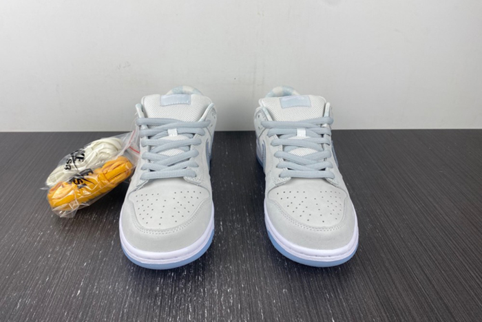 Concepts x Nike SB Dunk Low “White Lobster” FD8776-100
