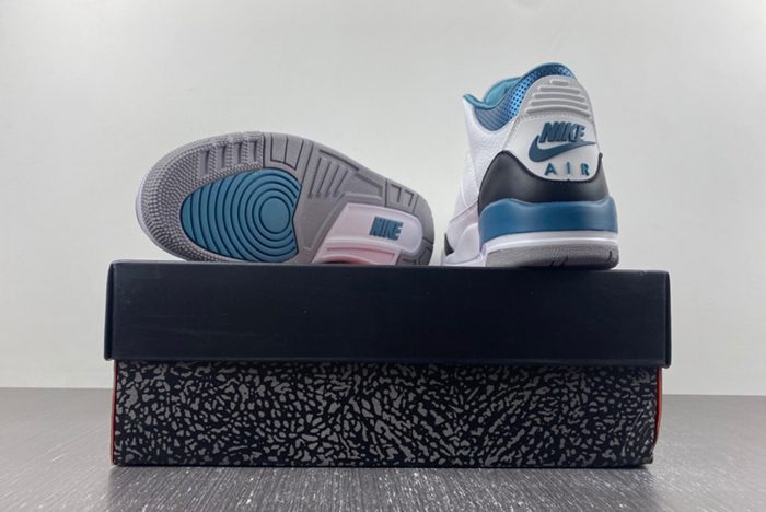 Air Jordan 3 Retro  136064-660