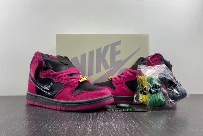 Run The Jewels x Nike SB Dunk Low  DX4356-600