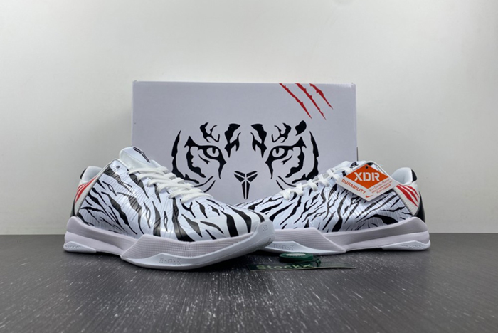 Zoom  DB4796-004