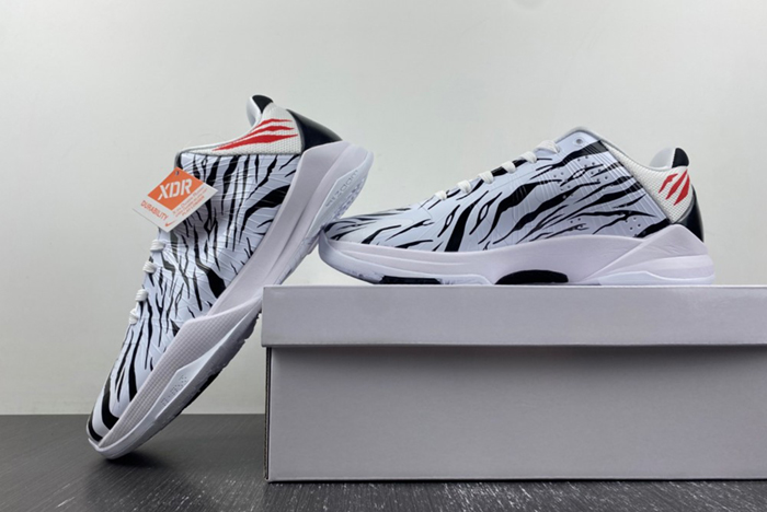 Zoom  DB4796-004