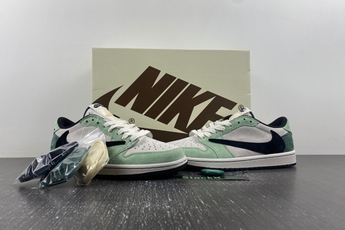 Travis Scott x Air Jordan 1 Low DM7866-813