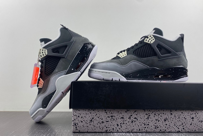 AIR JORDAN 4 RETRO 